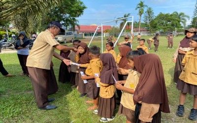 memperkuat kemampuan literasi dan Numerasi peserta didik melalui Gerakan Literasi Sekolah (GLS) bulanan